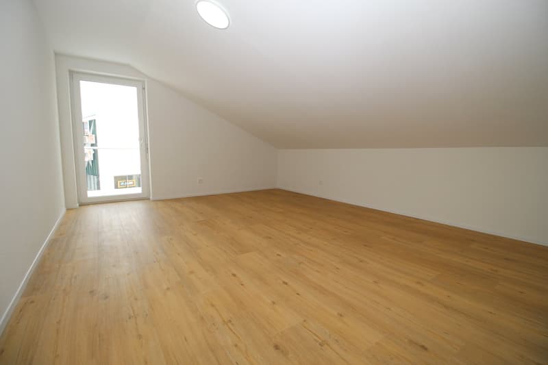 Moderne 2.5-Zimmer-Dachwohnung im Zentrum von Wettingen (5)