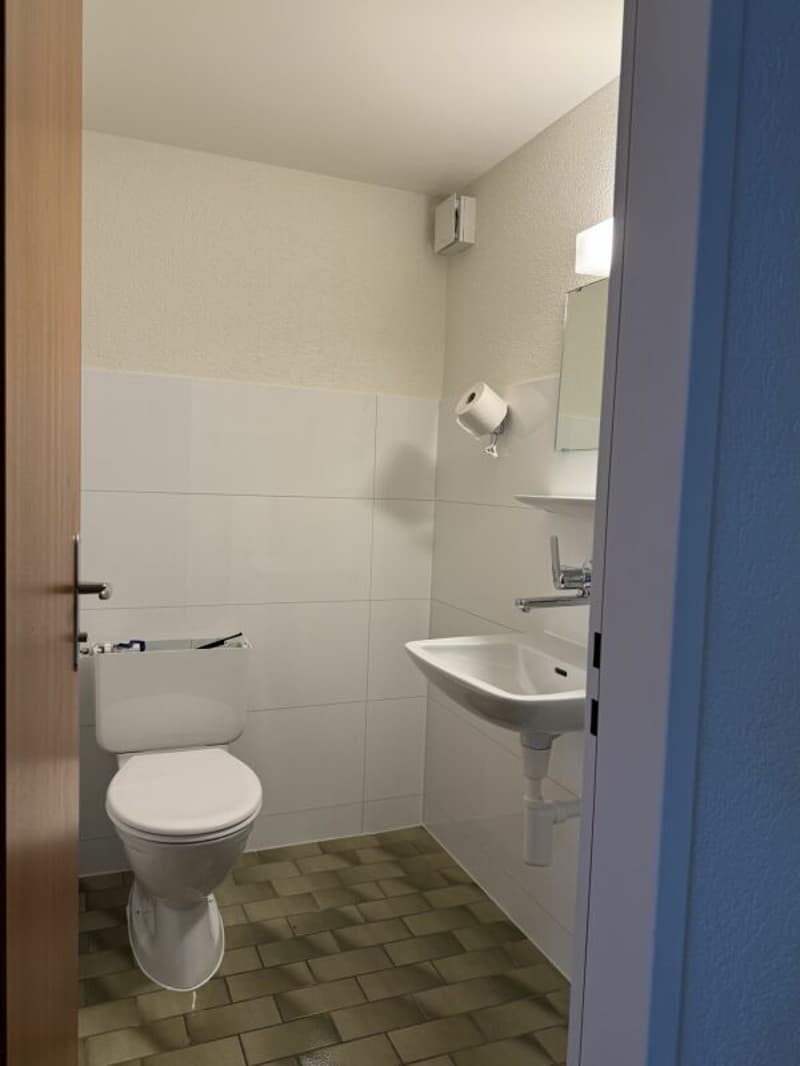 separates WC