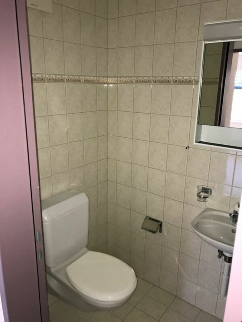 separates WC
