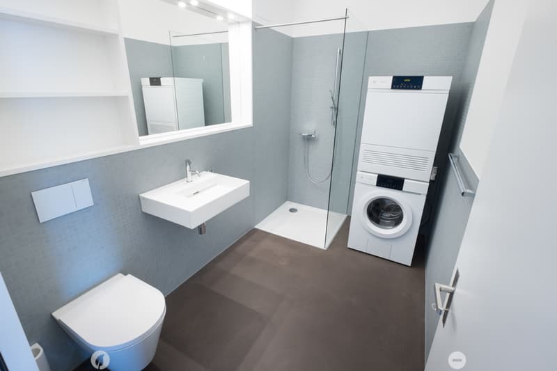 Badezimmer mit Dusche