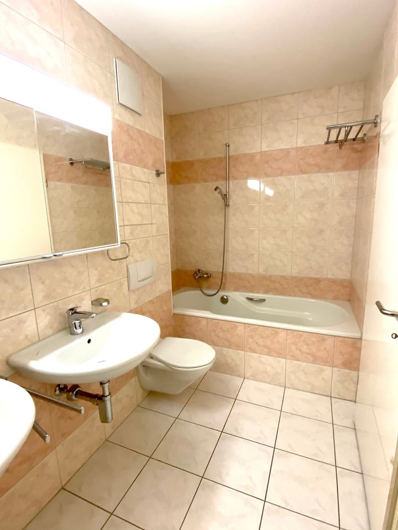Moderne 2 1/2 Zimmer-Wohnung an zentraler Lage (7)