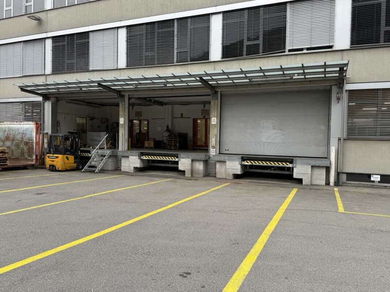 Spazi commerciali di circa 1'200 m2 su un unico livello (7)