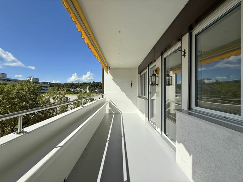 Helle 4.5-Zimmerwohnung mit Aussicht (5)