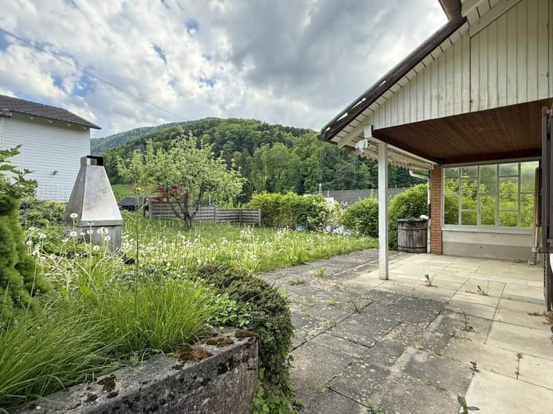 Idyllisches Einfamilienhaus mit grosszügigem Garten (13)