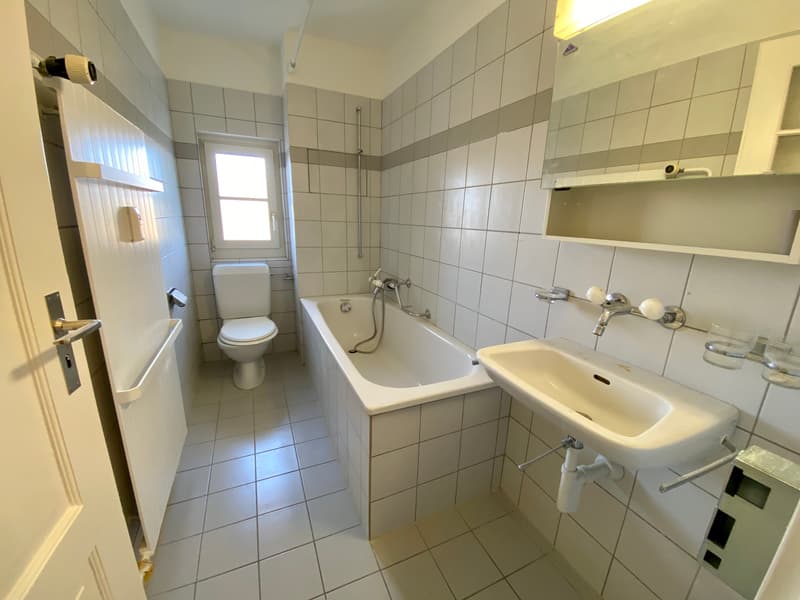 Badezimmer (Beispielfoto aus baugleicher Wohnung, Abweichungen sind möglich)