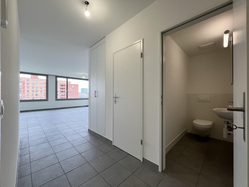 Eingang mit Gästetoilette (Beispielfoto aus baugleicher Wohnung; Abweichungen sind möglich)