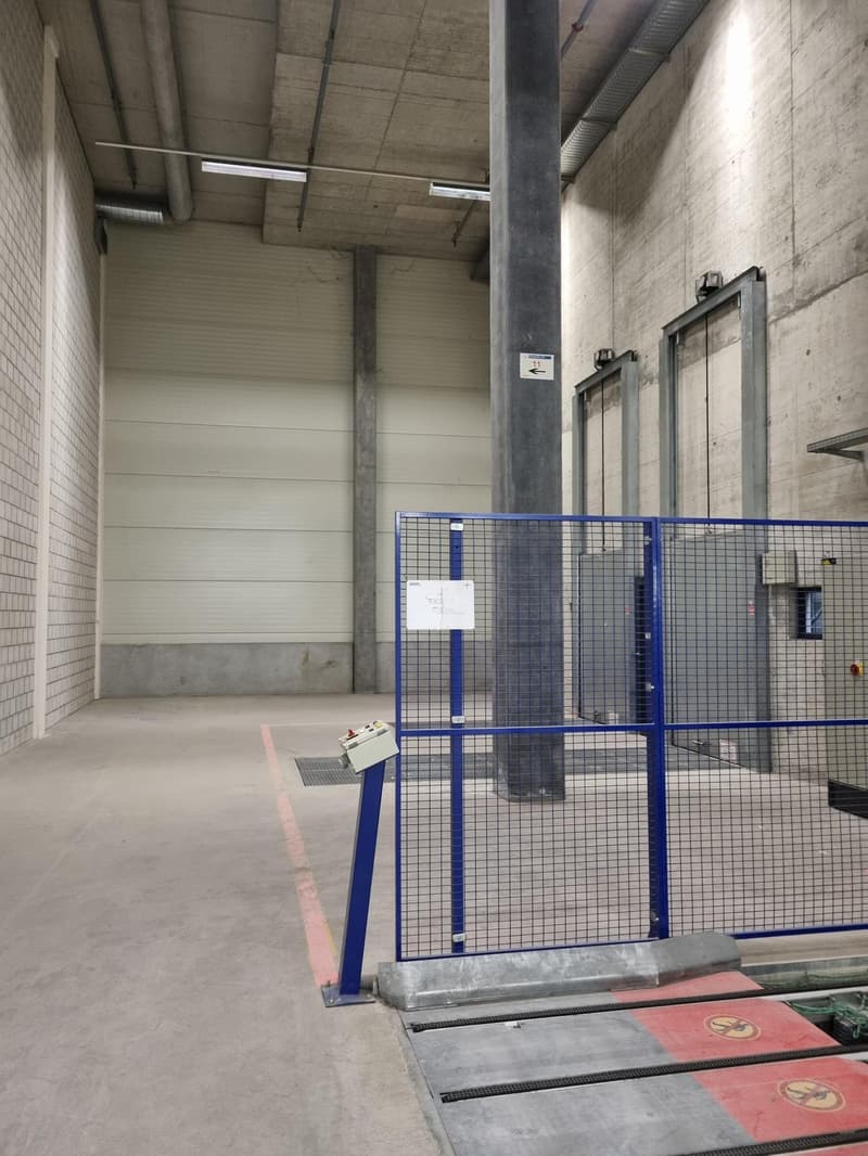 Magazzino a scaffalatura alta su Uferstrasse 70 (3)