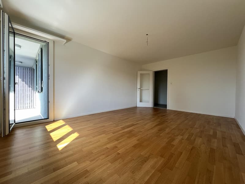 Wohnzimmer (Beispielfoto aus baugleicher Wohnung im 2.OG; Abweichungen sind möglich)
