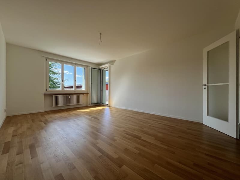 Wohnzimmer (Beispielfoto aus baugleicher Wohnung im 2.OG; Abweichungen sind möglich)