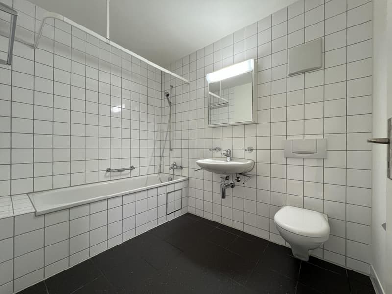 Badezimmer (Beispielfoto aus baugleicher Wohnung im Haus Nr. 1; Abweichungen sind möglich)