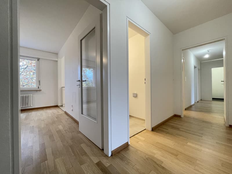 Korridor / Zimmer 1 (Beispielfoto aus baugleicher Wohnung; Abweichungen sind möglich)