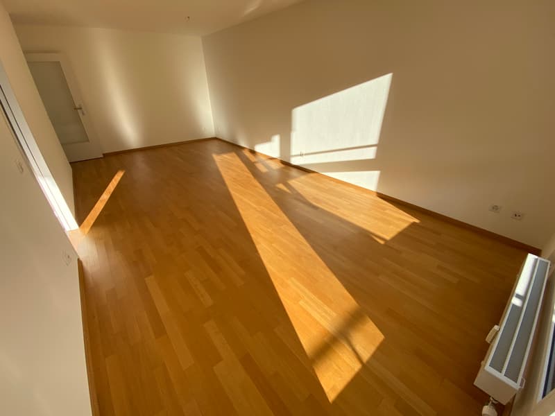 Wohnzimmer (Beispielfoto aus baugleicher Wohnung im 2.OG; Abweichungen sind möglich)