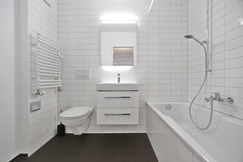 Badezimmer (Beispielfoto aus baugleicher Wohnung; Abweichungen sind möglich)