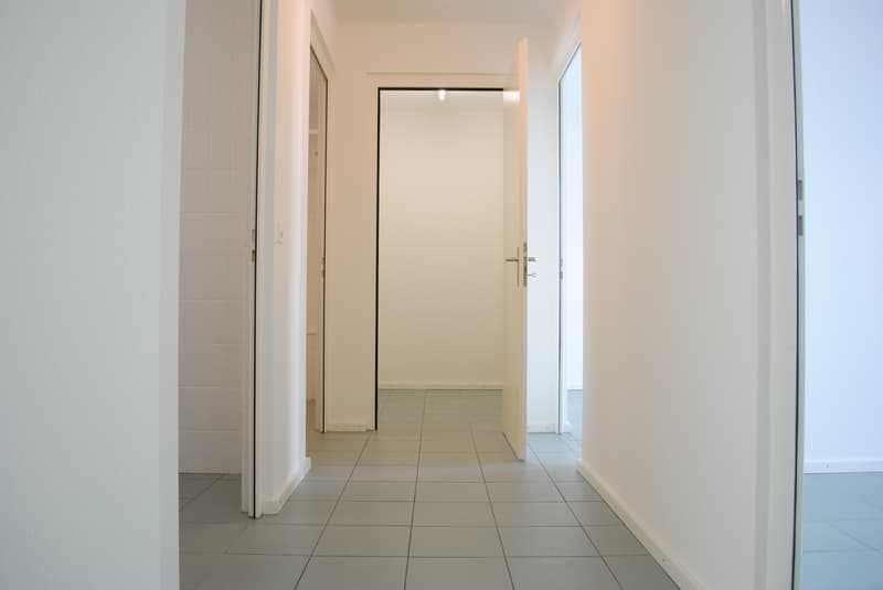 Korridor / Reduit (Beispielfoto aus baugleicher Wohnung im 1.OG; Abweichungen sind möglich)