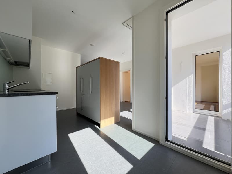 Küche / Balkon (Beispielfoto aus baugleicher Wohnung; Abweichungen sind möglich)