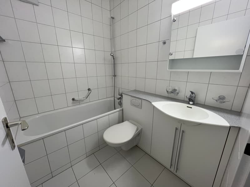 Badezimmer (Beispielfoto aus baugleicher Wohnung; Abweichungen sind möglich)