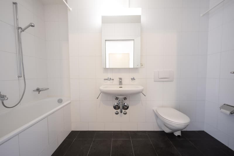 Badezimmer (Beispielfoto aus baugleicher Wohnung; Abweichungen sind möglich)