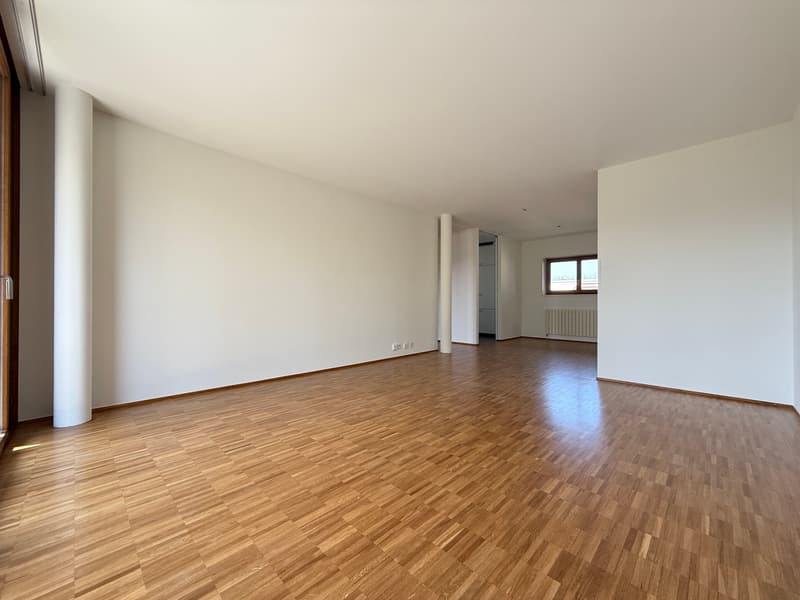 Wohnzimmer / Essplatz (Beispielfoto aus baugleicher Wohnung; Abweichungen sind möglich)