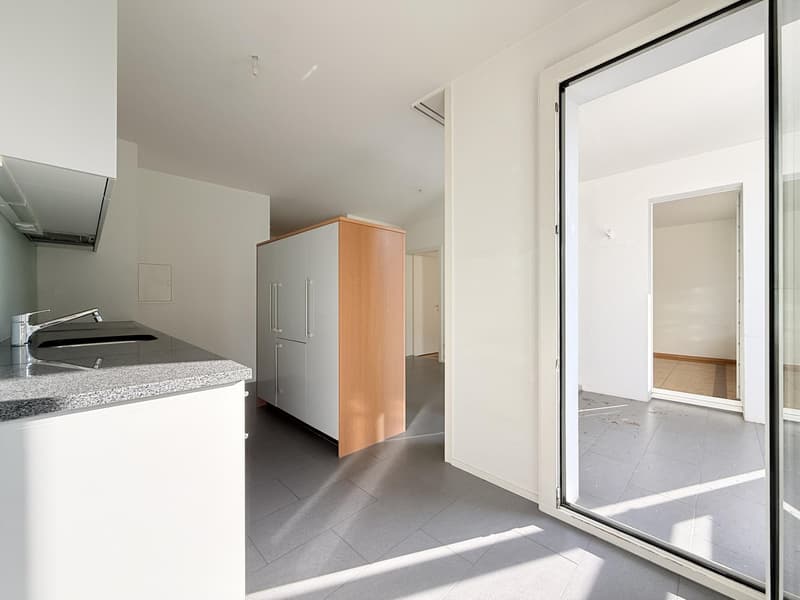Küche / Balkon (Beispielfoto aus baugleicher Wohnung; Abweichungen sind möglich)