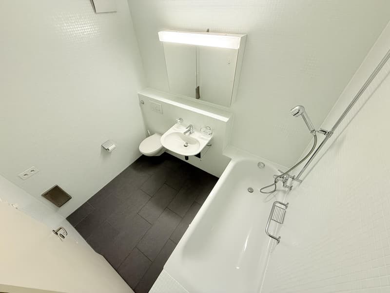 Badezimmer (Beispielfoto aus baugleicher Wohnung; Abweichungen sind möglich)