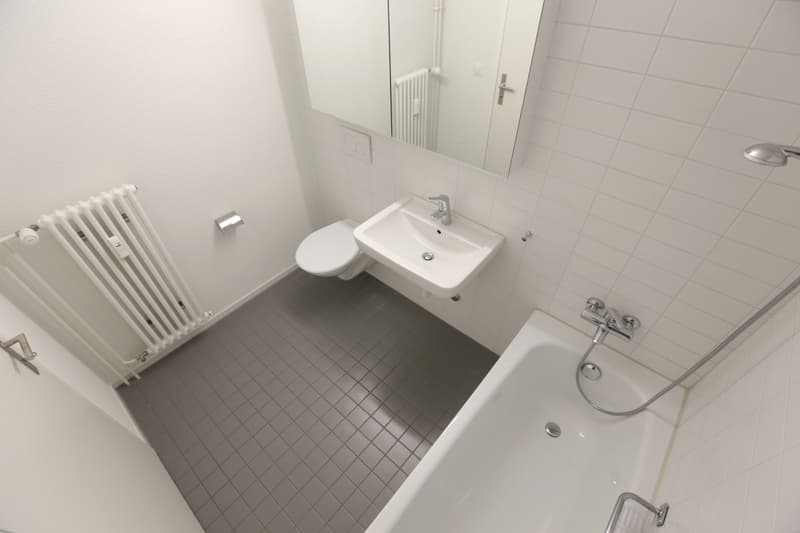 Badezimmer (Beispielfoto aus baugleicher Wohnung; Abweichungen sind möglich)