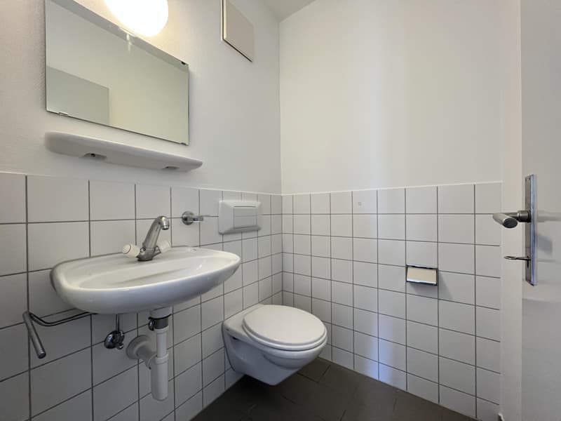separates WC