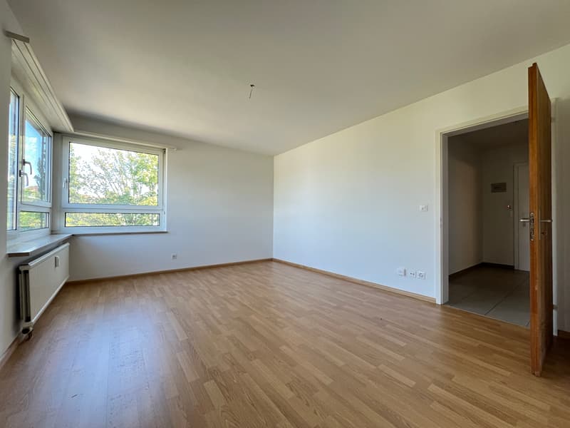 Wohnzimmer (Beispielfoto aus baugleicher Wohnung; Abweichungen sind möglich)