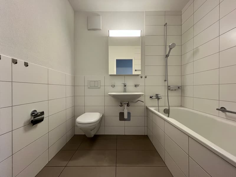 Badezimmer (Beispielfoto aus baugleicher Wohnung; Abweichungen sind möglich)