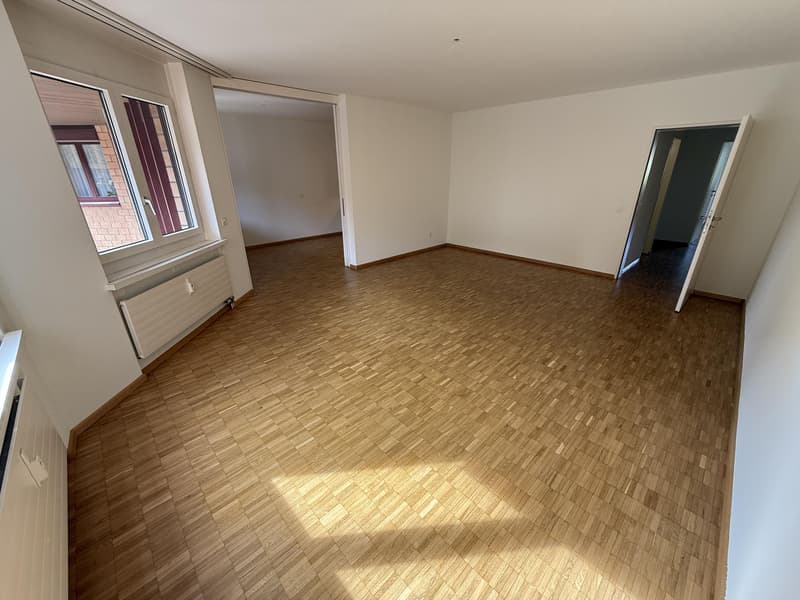 Wohnzimmer (Beispielfoto aus baugleicher Wohnung; Abweichungen sind möglich)