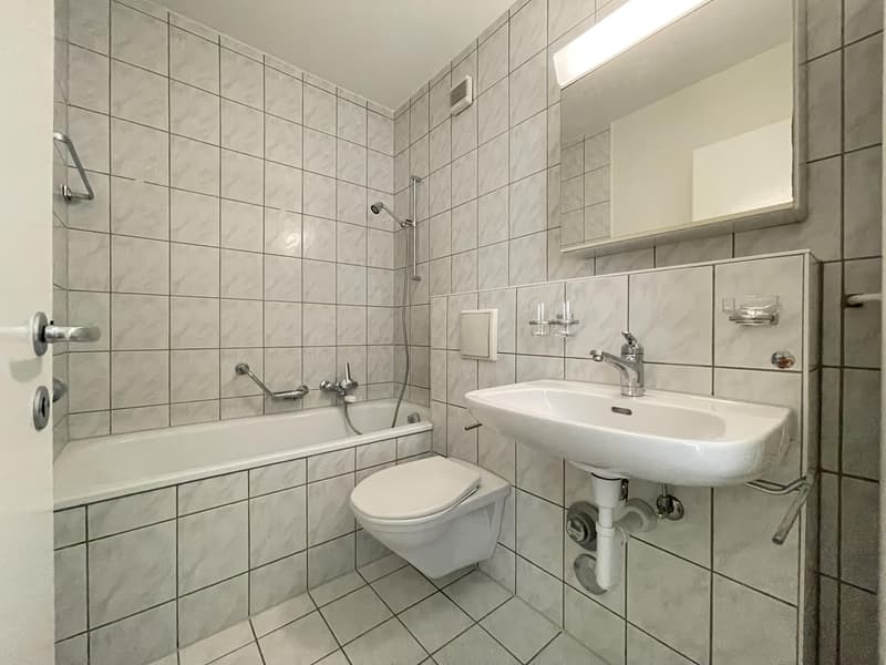 Badezimmer (Beispielfoto aus baugleicher Wohnung im 1.OG; Abweichungen sind möglich)