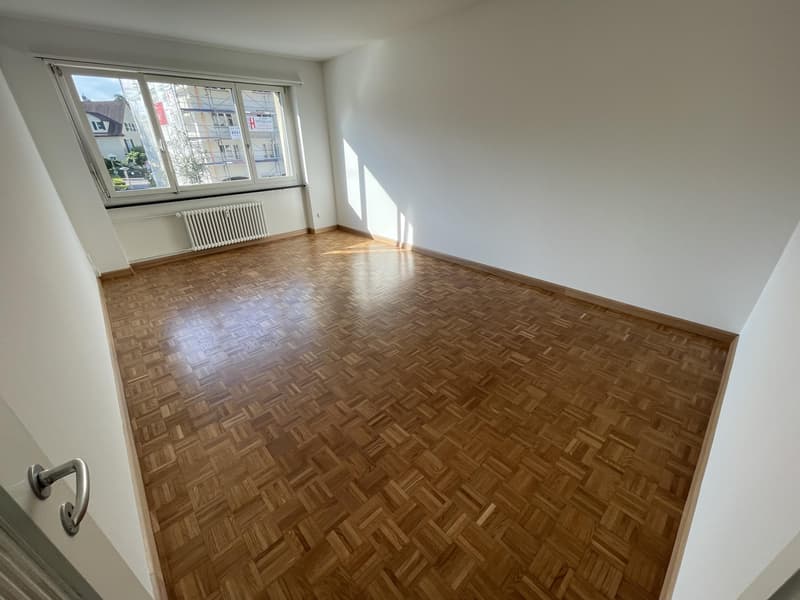 Wohnzimmer (Beispielfoto aus baugleicher Wohnung im 1.OG; Abweichungen sind möglich)