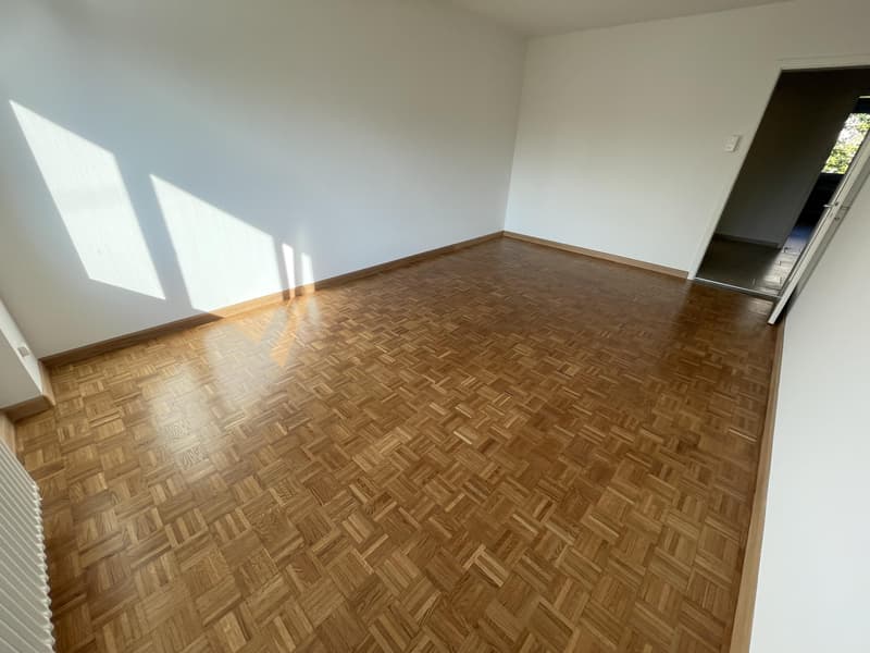 Wohnzimmer (Beispielfoto aus baugleicher Wohnung im 1.OG; Abweichungen sind möglich)