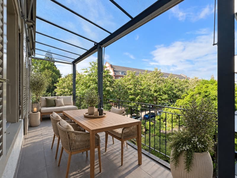 Balkon (Foto einer baugleichen Wohnung mit beispielhafter Möblierung. Abweichungen sind möglich; die Wohnung wird unmöbliert vermietet)