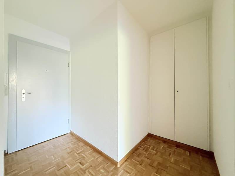 Korridor / Eingang mit Wandschrank (Beispielfoto aus baugleicher Wohnung im 2.OG; Abweichungen sind möglich)