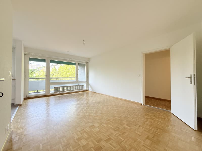 Wohnzimmer (Beispielfoto aus baugleicher Wohnung im 2.OG; Abweichungen sind möglich)