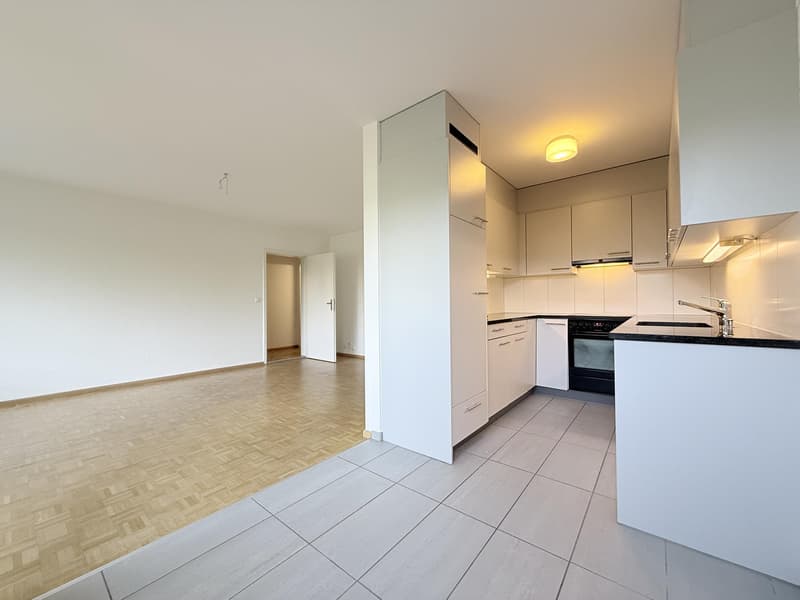 Wohnzimmer / Essen / Küche (Beispielfoto aus baugleicher Wohnung im 2.OG; Abweichungen sind möglich)