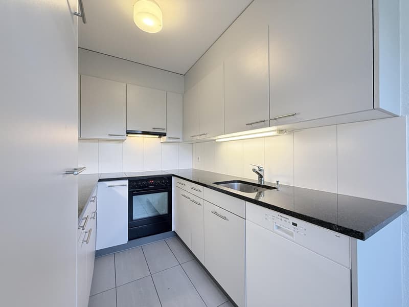 Küche (Beispielfoto aus baugleicher Wohnung im 2.OG; Abweichungen sind möglich)