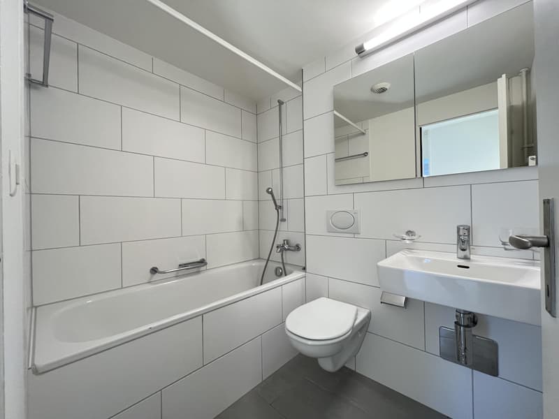 Badezimmer (Beispielfoto aus baugleicher Wohnung im 4.OG; Abweichungen sind möglich)