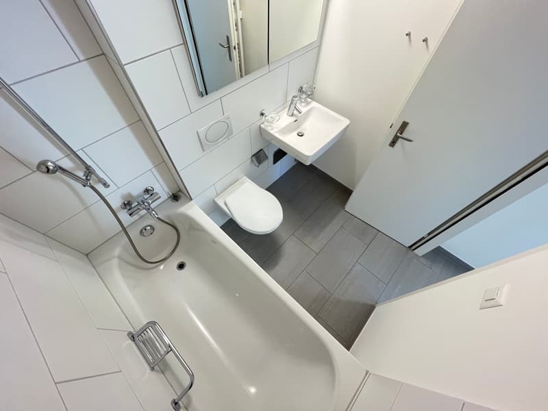 Badezimmer (Beispielfoto aus baugleicher Wohnung im 4.OG; Abweichungen sind möglich)