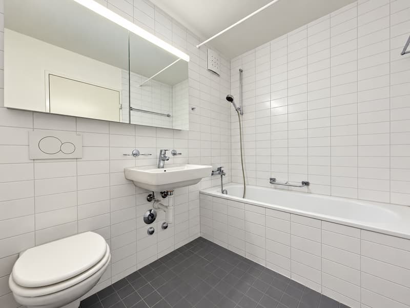 Badezimmer (Beispielfoto aus baugleicher Wohnung; Abweichungen sind möglich)
