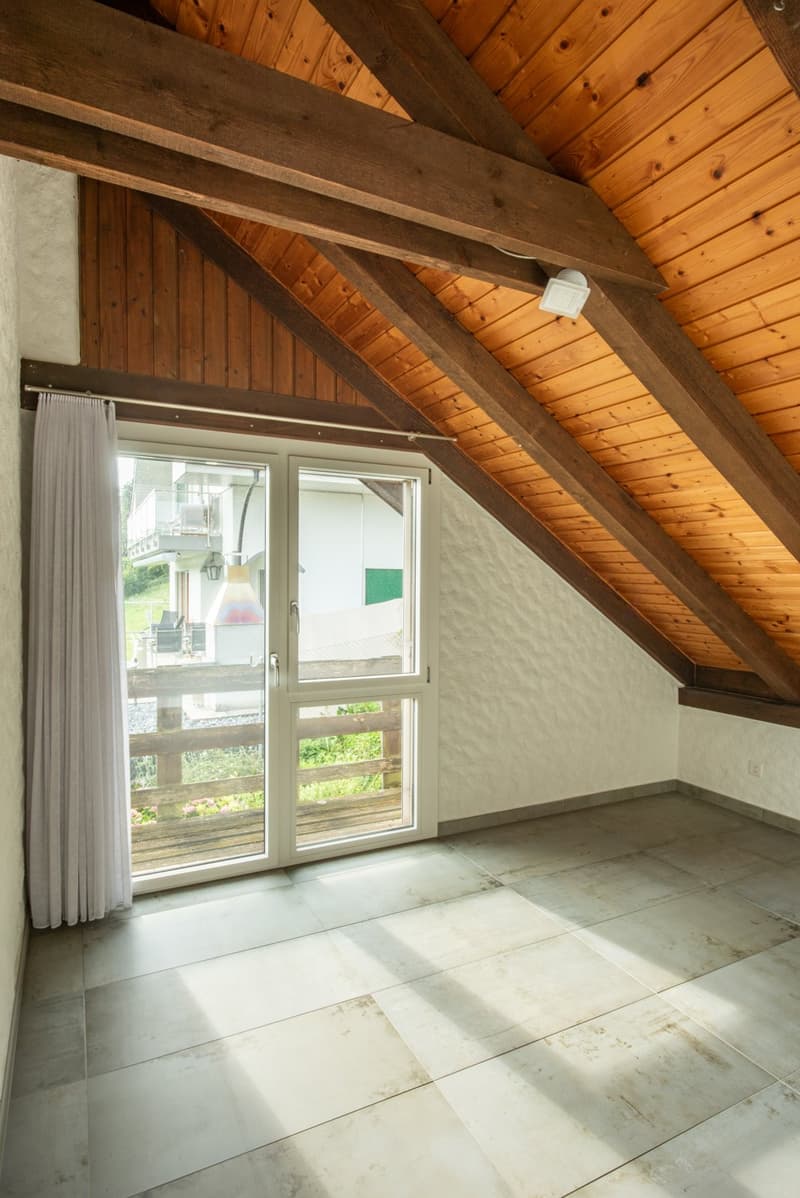 room with large window, wooden ceiling, balcony, tiled floor