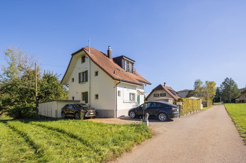 Charmantes Einfamilienhaus an idyllischer und unverbaubarer Aussichtsage (2)
