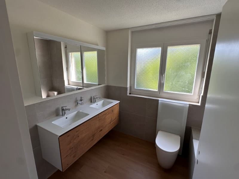 Gepflegtes + neu saniertes 5.5-Zimmer-Doppeleinfamilienhaus in Allmendingen bei Bern (3)