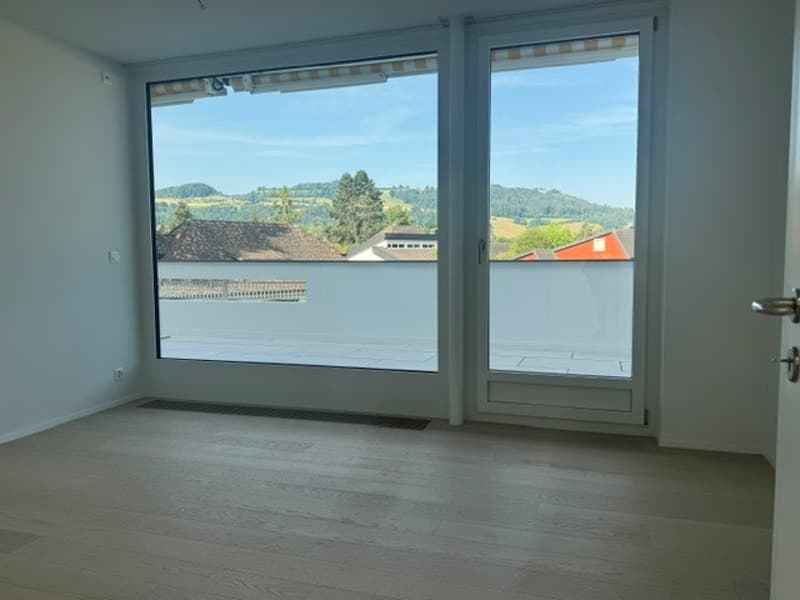 Erstbezug in schön sanierte 4 ½ Zimmer Wohnung in 3-Parteienhaus (13)