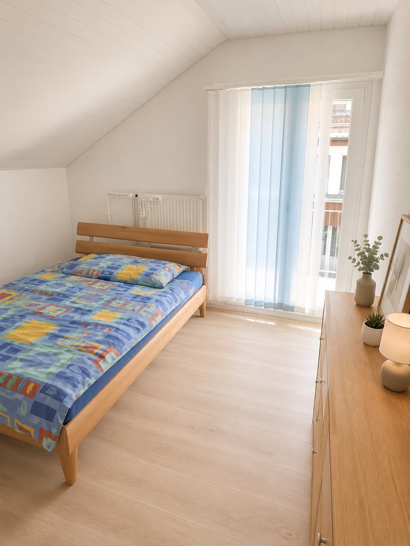 Charmante 2.5-Zimmer-Dachwohnung mit Balkon in Wabern (5)
