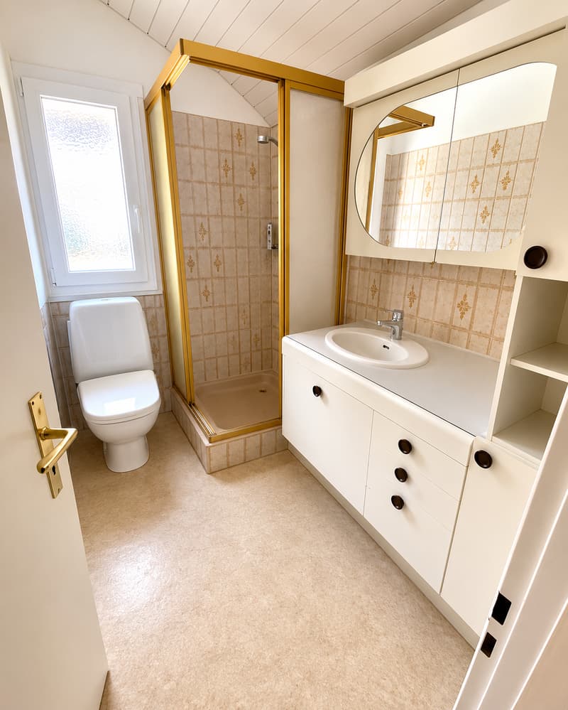 Charmante 2.5-Zimmer-Dachwohnung mit Balkon in Wabern (3)