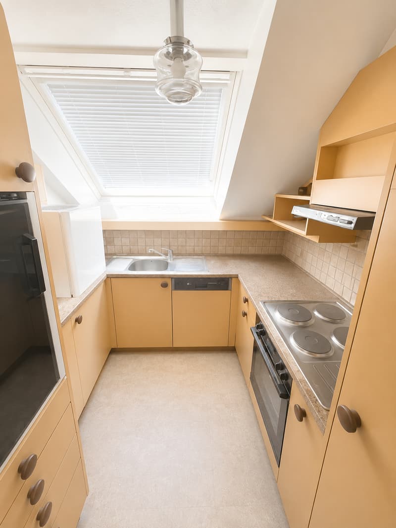 Charmante 2.5-Zimmer-Dachwohnung mit Balkon in Wabern (2)