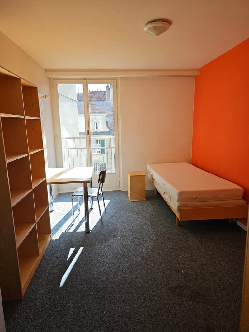 Möbliertes Zimmer - Studentenwohnheim für UNI Studenten und Lernende (3)