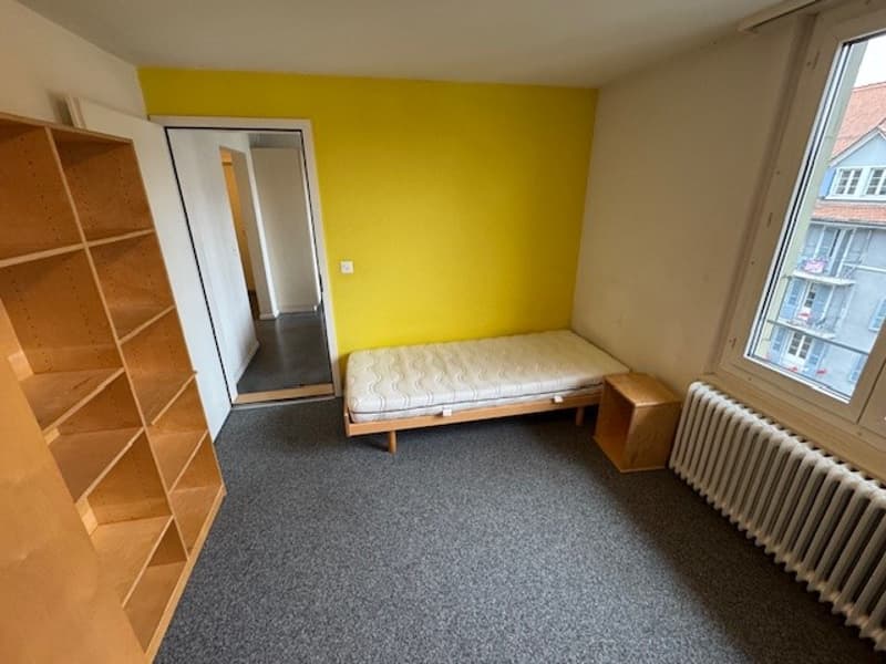 Möbliertes Zimmer - Studentenwohnheim für UNI Studenten und Lernende (6)