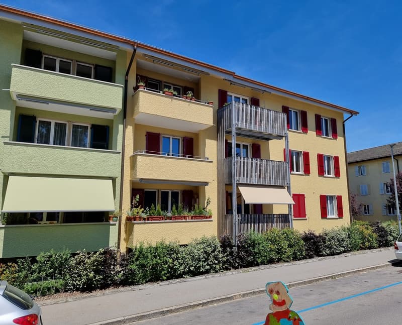 Sehr helle, sonnige 2-Zi. Wohnung im 2. OG (1)